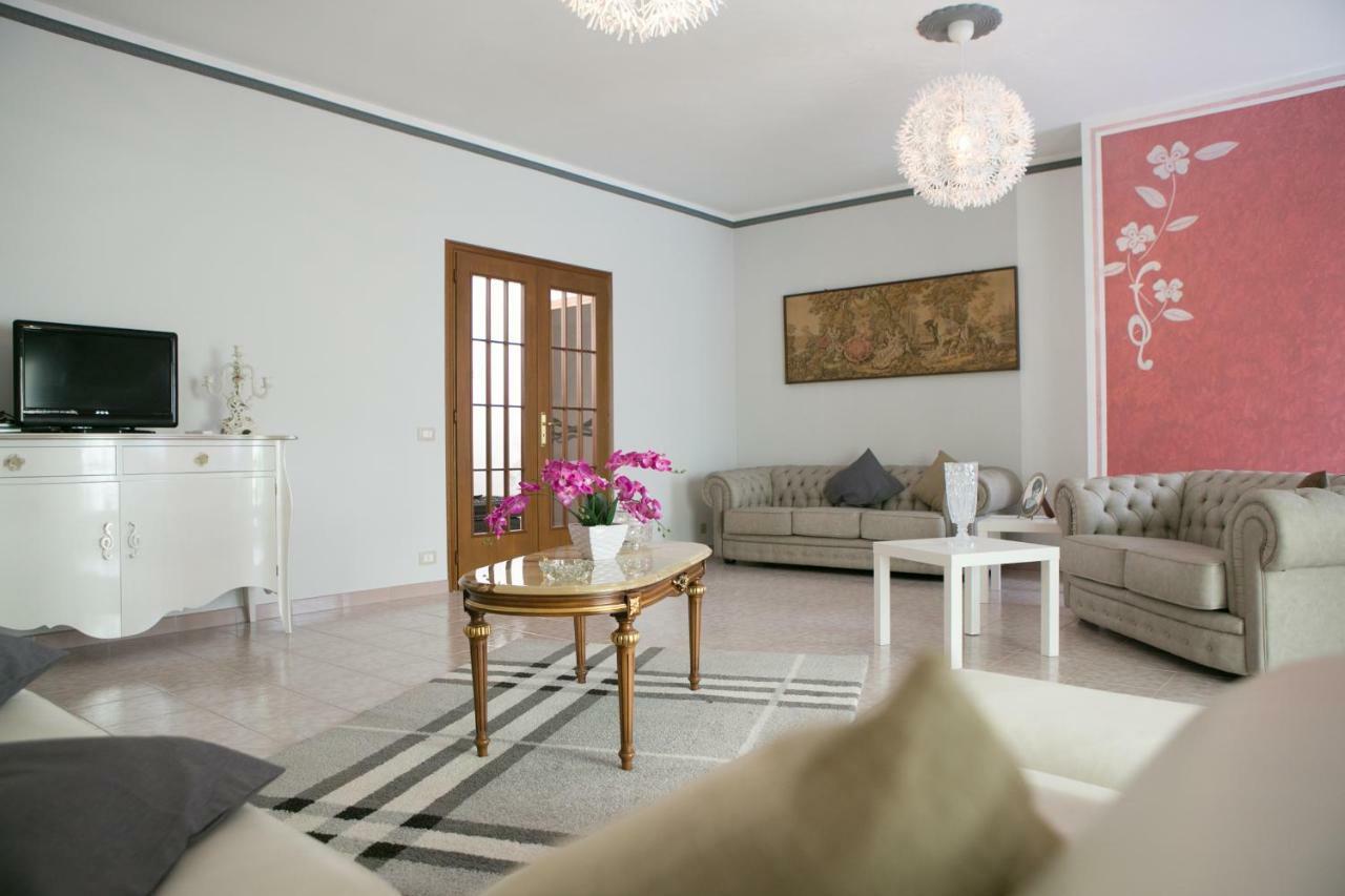 Affitta Camere The Queen Ispica Exterior foto