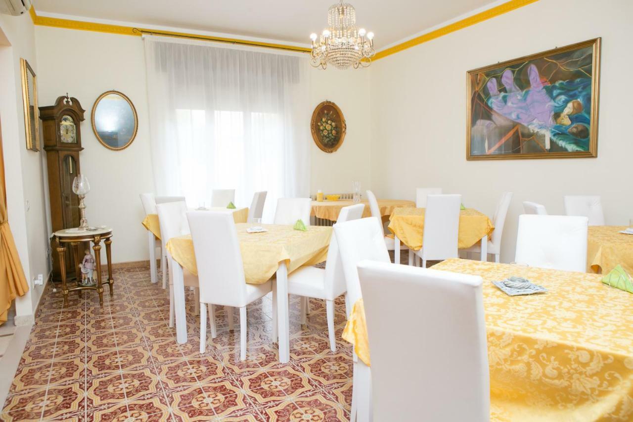 Affitta Camere The Queen Ispica Exterior foto