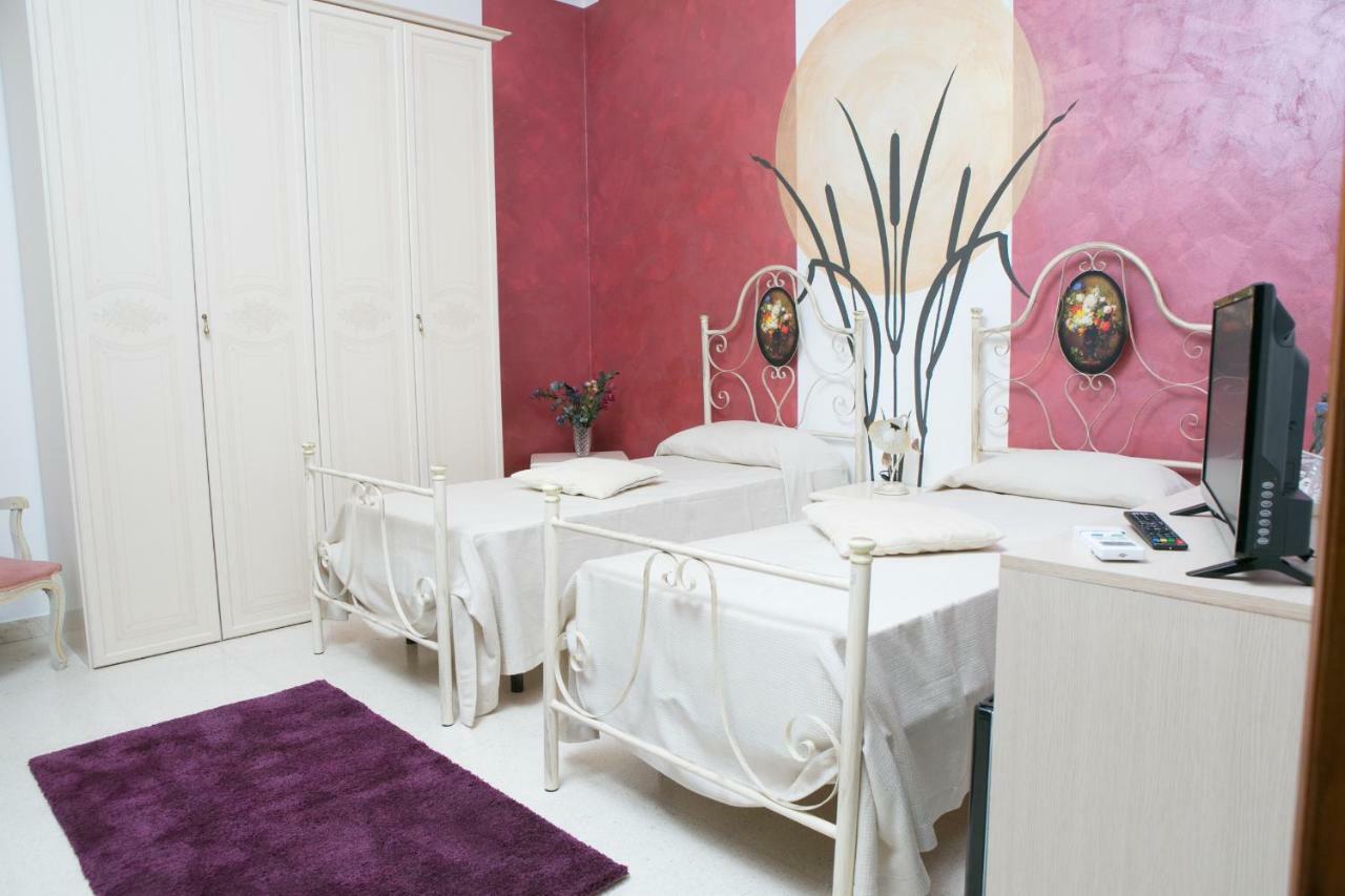 Affitta Camere The Queen Ispica Exterior foto